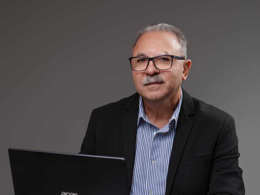 Vilmar Lopes em atendimento de consultoria empresarial